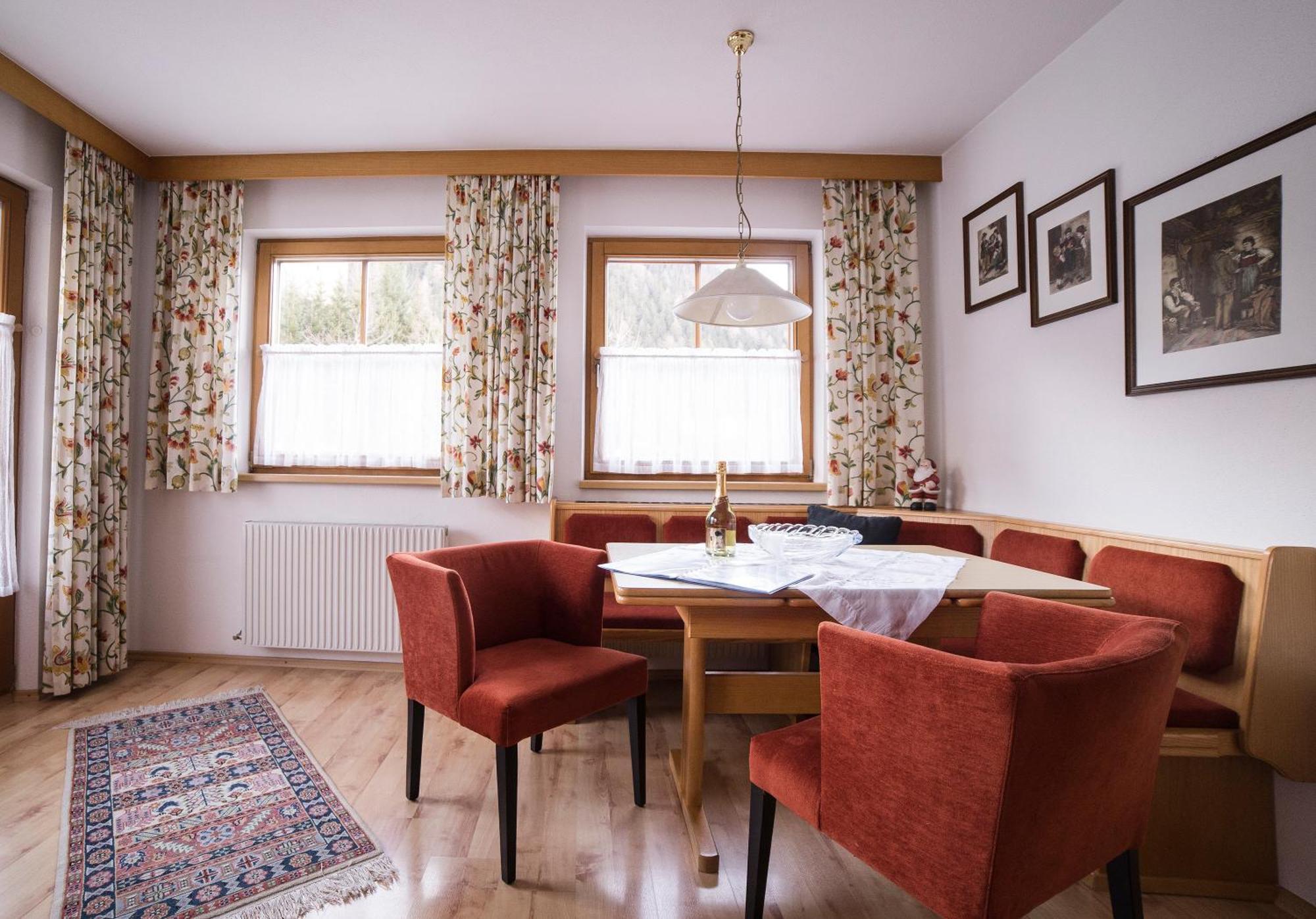 Alberts Bellevue Appartements 나우더스 객실 사진